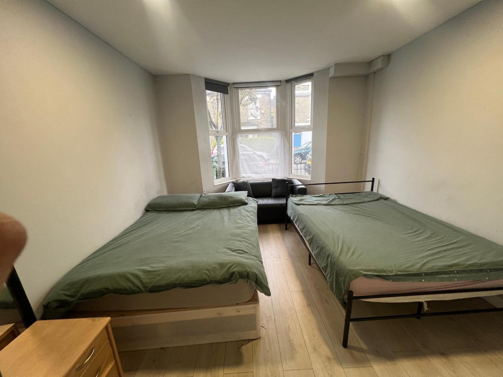 Sterne Street 4 Person Room London Exterior photo