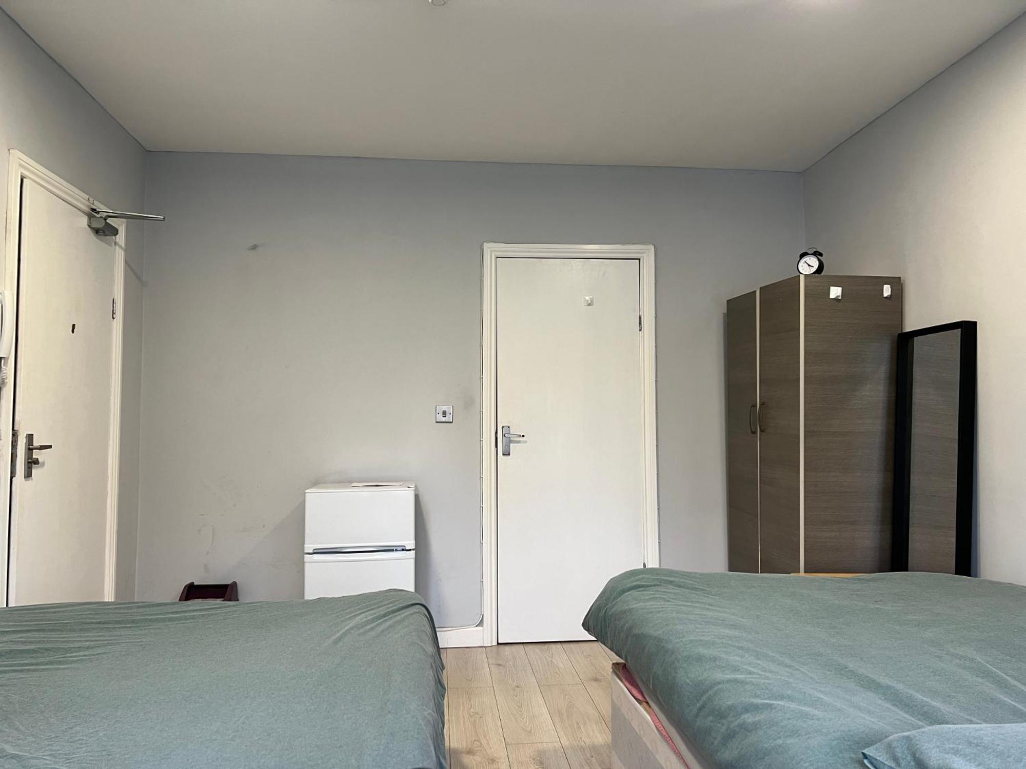 Sterne Street 4 Person Room London Exterior photo