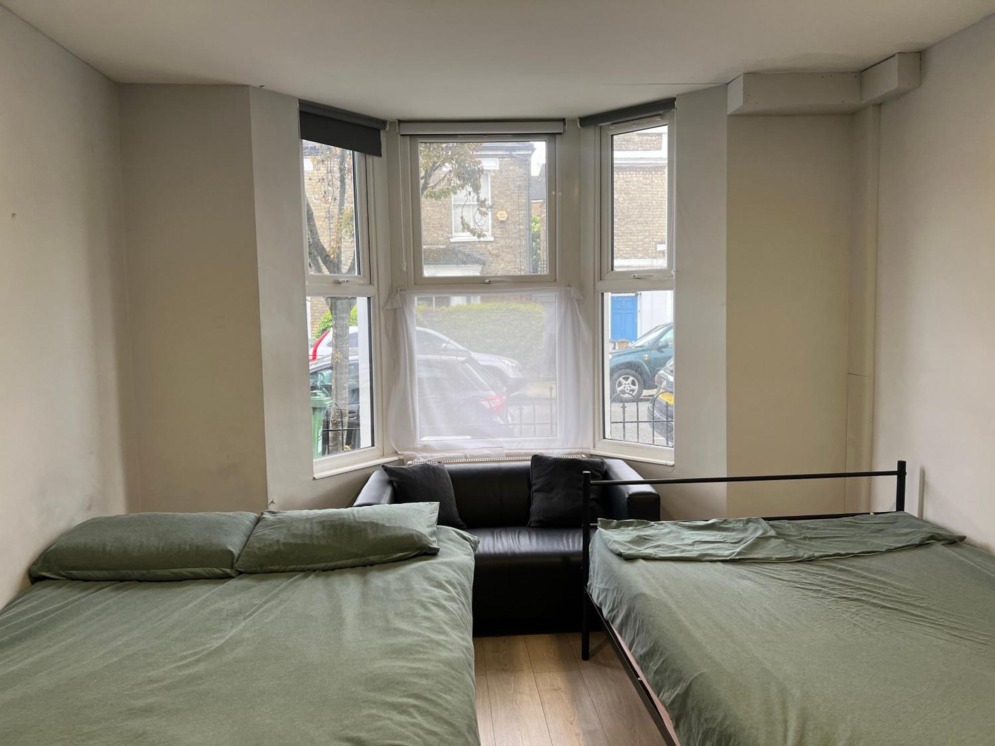Sterne Street 4 Person Room London Exterior photo
